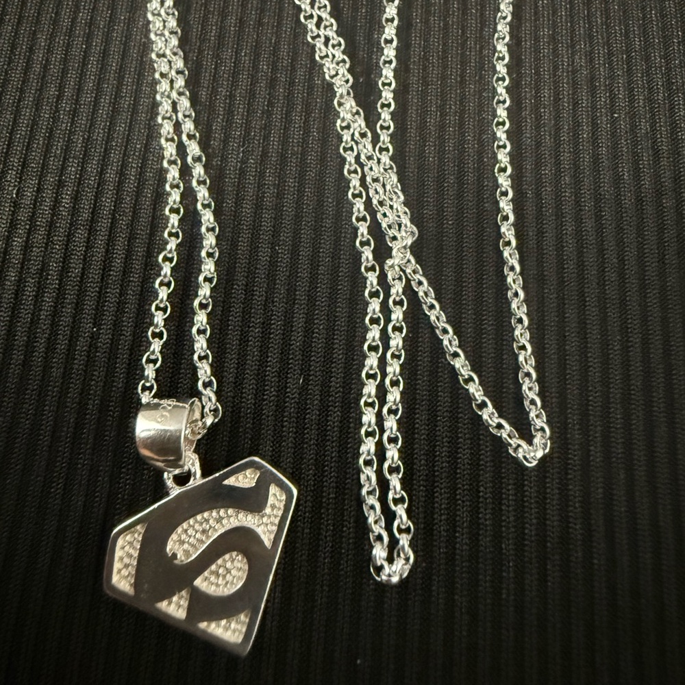 Superman necklace 20" - Picture 2 of 4